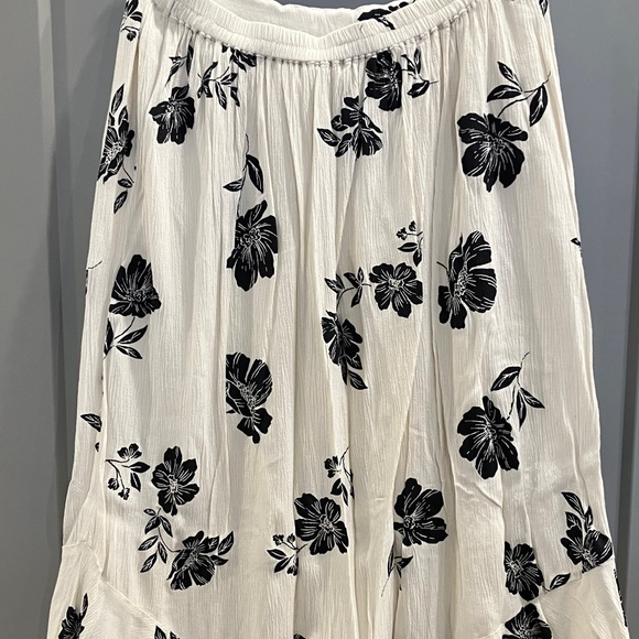 Amuse Society Black Floral A-Line Skirt - Picture 5 of 8